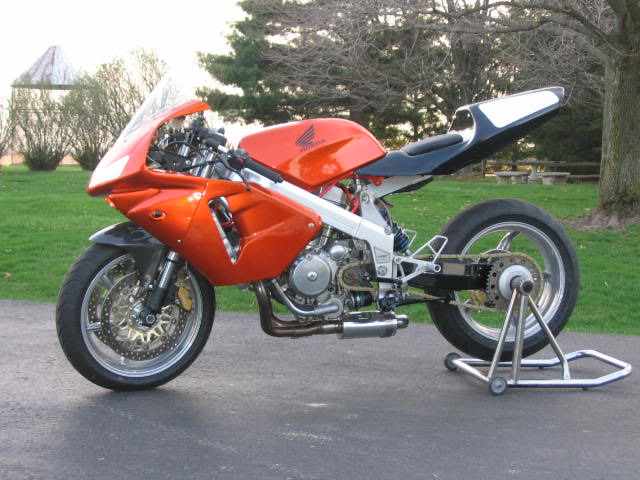 Name:  Hondastreethawkgt.jpg
Views: 462
Size:  57.7 KB